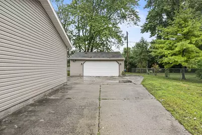 1200 Fieldcrest Drive, Menasha, WI 54952 - Photo 27