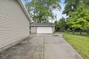1200 Fieldcrest Dr, Menasha, WI 54952 - Photo 27