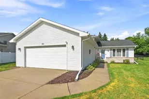 3885 Cobblestone Ct, Oshkosh, WI 54901 - Photo 1