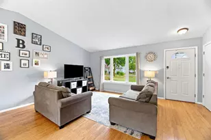 3885 Cobblestone Ct, Oshkosh, WI 54901 - Photo 3