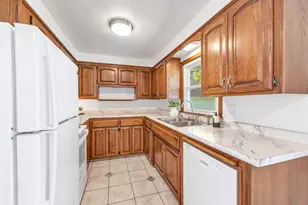 1237 N Locust St, Green Bay, WI 54303 - Photo 7