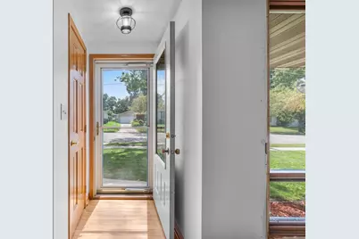 2027 Hillview Drive, Green Bay, WI 54302 - Photo 7