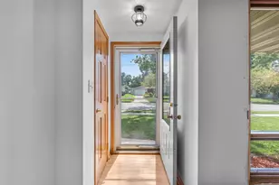 2027 Hillview Dr, Green Bay, WI 54302 - Photo 7