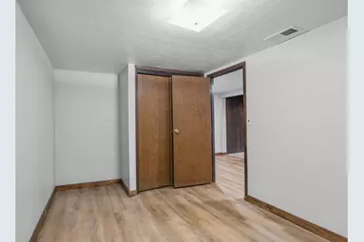 2027 Hillview Drive, Green Bay, WI 54302 - Photo 43