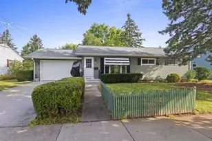 896 W 18th Ave, Oshkosh, WI 54902 - Photo 1