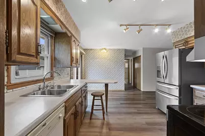 896 W 18th Avenue, Oshkosh, WI 54902 - Photo 7