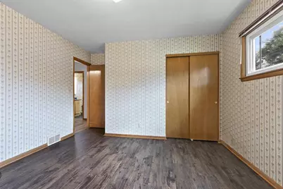 896 W 18th Avenue, Oshkosh, WI 54902 - Photo 15