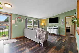 415 W 2nd St, Shawano, WI 54166 - Photo 3