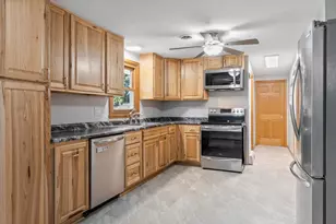 1194 April Ln, Green Bay, WI 54304 - Photo 5