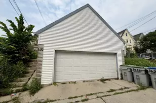 1020 S 32nd St, Milwaukee, WI 53215 - Photo 3