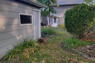 319 W Melvin Ave, Oshkosh, WI 54901 - Photo 23