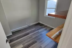 319 W Melvin Ave, Oshkosh, WI 54901 - Photo 9