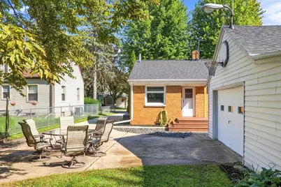 422 E Mission Road, Green Bay, WI 54301 - Photo 47