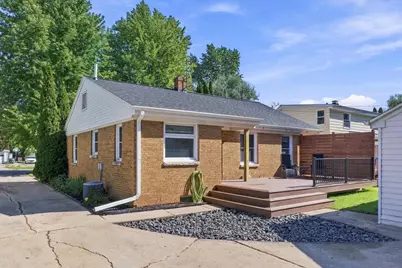 422 E Mission Road, Green Bay, WI 54301 - Photo 3