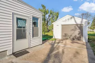 641 State St, Menasha, WI 54952 - Photo 13