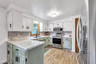 423 Bader St, Green Bay, WI 54302 - Photo 3