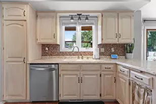 2648 Vonda Dr, Green Bay, WI 54311 - Photo 5