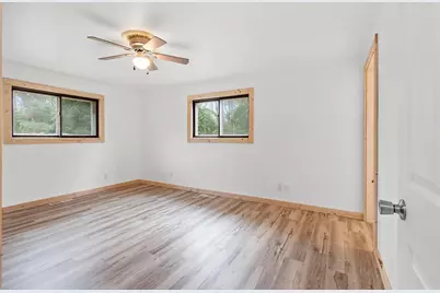 1529 Lakeview Drive, Green Bay, WI 54313 - Photo 17
