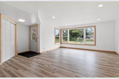 1529 Lakeview Drive, Green Bay, WI 54313 - Photo 3