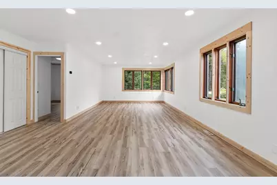 1529 Lakeview Drive, Green Bay, WI 54313 - Photo 11