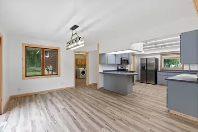 1529 Lakeview Drive, Green Bay, WI 54313 - Photo 9