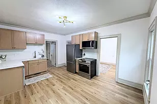 811 Randall Pl, Oshkosh, WI 54901 - Photo 9