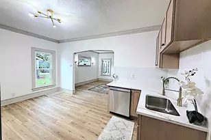 811 Randall Pl, Oshkosh, WI 54901 - Photo 7