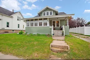 411 Knapp St, Oshkosh, WI 54902 - Photo 1