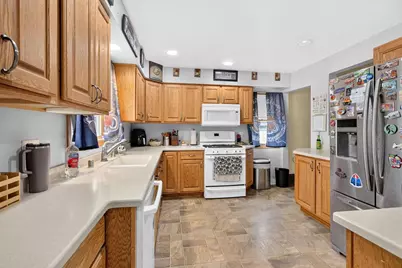 411 Knapp Street, Oshkosh, WI 54902 - Photo 11