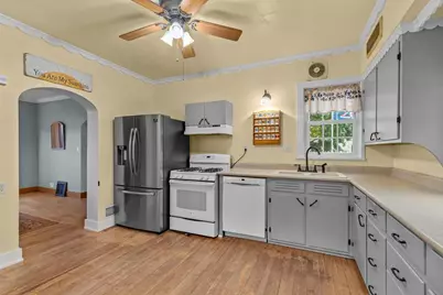 909 N 14th Street, Manitowoc, WI 54220 - Photo 3