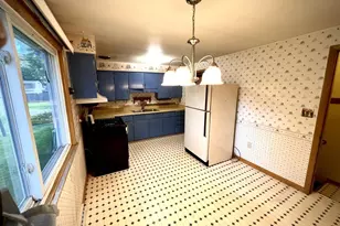 827 Colonial Ave, Green Bay, WI 54304 - Photo 3