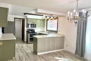 241 Butte Des Morts Dr, Menasha, WI 54952 - Photo 11