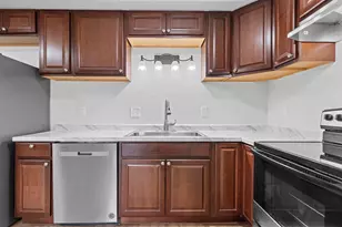 2130 Elm View Dr, Ashwaubenon, WI 54304 - Photo 9