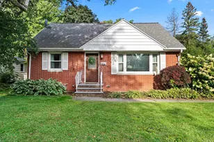 2316 Meadow Ln, Green Bay, WI 54301 - Photo 1