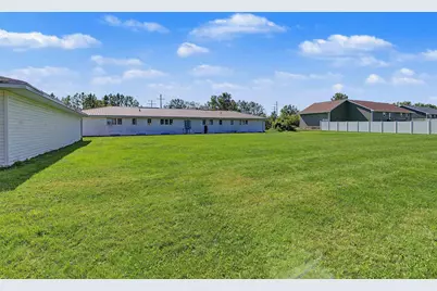 151 W Glenbrook Drive, Pulaski, WI 54162 - Photo 11