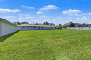 151 W Glenbrook Dr, Pulaski, WI 54162 - Photo 11