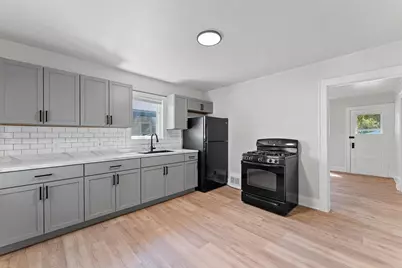 1021 Klaus Street, Green Bay, WI 54302 - Photo 5