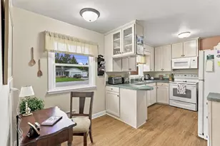 854 E Cecil St, Neenah, WI 54956 - Photo 17