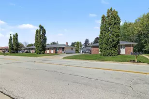 121 W Glenbrook Dr, Pulaski, WI 54162 - Photo 33