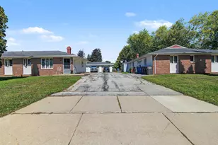 121 W Glenbrook Dr, Pulaski, WI 54162 - Photo 9