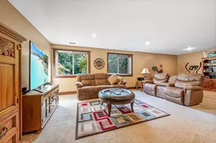 1000 Crown Pointe Cir, Suamico, WI 54173 - Photo 33
