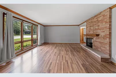 140 Helene Court, Green Bay, WI 54301 - Photo 9