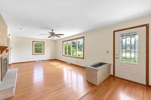 127 W Capitol Dr, Appleton, WI 54911 - Photo 3