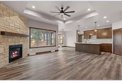 3869 Van Lanen Road, Green Bay, WI 54311 - Photo 5