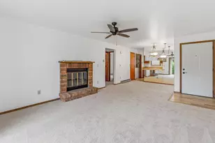 1737 Maricopa Dr, Oshkosh, WI 54904 - Photo 3
