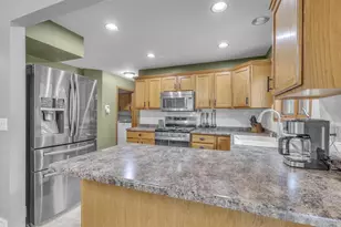 N6519 Canterbury Ln, Fond du Lac, WI 54937 - Photo 9