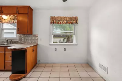 1030 Hickory Hill Drive, Green Bay, WI 54304 - Photo 7