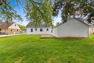 1030 Hickory Hill Dr, Green Bay, WI 54304 - Photo 25