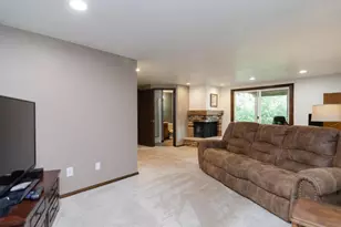600 Harvard Dr, Neenah, WI 54956 - Photo 33