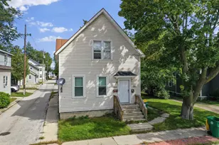 1019 E Walnut St, Green Bay, WI 54301 - Photo 1